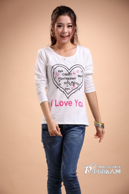 秋日商機 中高檔女裝批發與中低檔秋季服裝的市場洞察